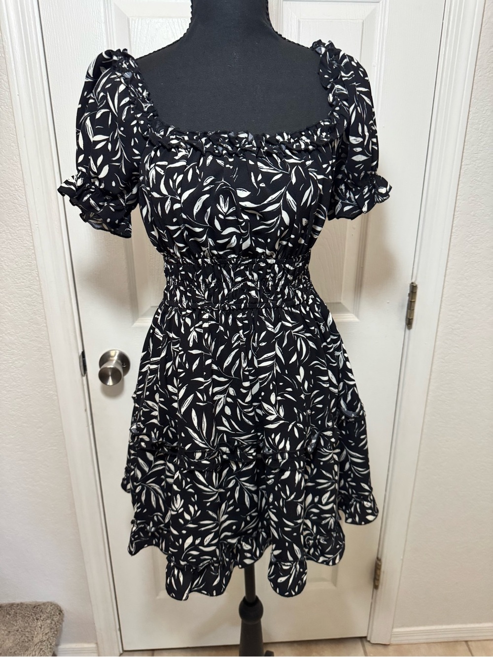 Women's Black and White Leaf Print Smocked Waist Summer Dress